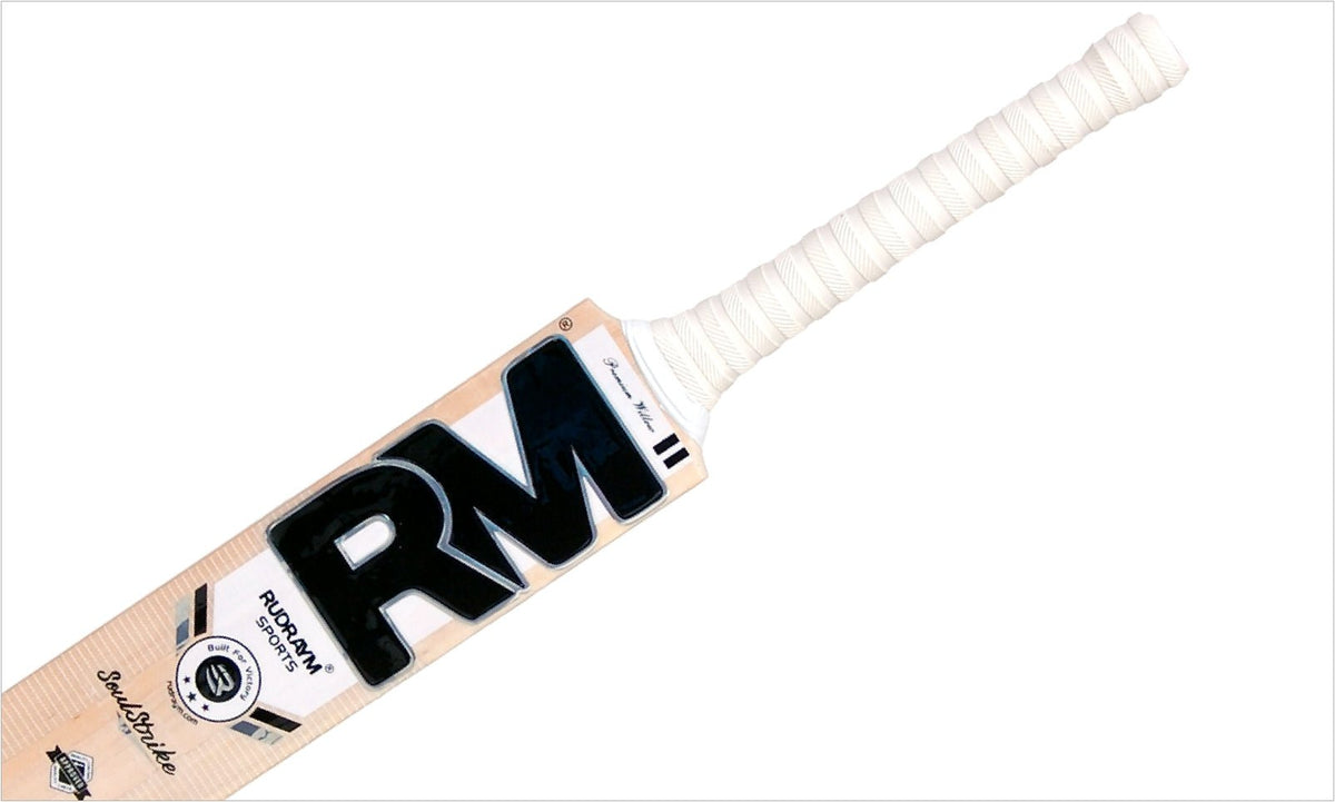 RUDRAYM SoulStrike English Willow cricket bat face and handle close-up